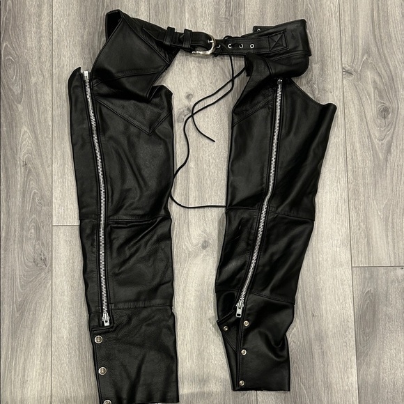 Harley Davidson Black Leather Chaps with Zipper Detail XS main image 9
